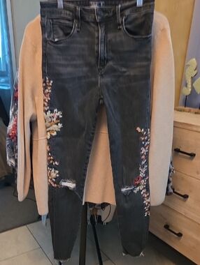 Abercrombie & Fitch Black Skinny Jeans with Multicolor Floral Embroidery